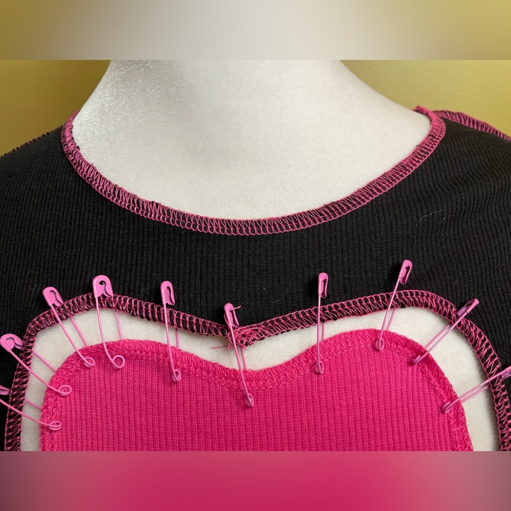 Shein Safety Pin Heart Appliqué - M - Picture 4 of 11
